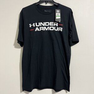 Under Armour Loose Coupe Lache Lightweight Shirt Mens LARGE Spell Out Logo